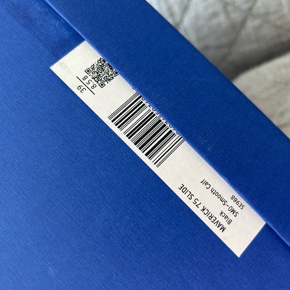 Stuart Weitzman Maverick 75 slides - Picture 13 of 13